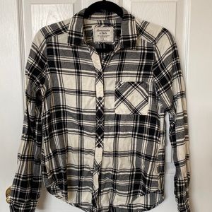 Adorable soft plaid Abercrombie & Fitch long sleeve shirt